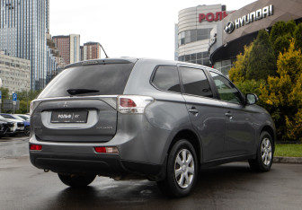 Подержанный автомобиль Mitsubishi Outlander 2013 года (4 фото)