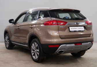 Подержанный автомобиль Geely Atlas 2019 года (7 фото)