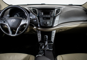 Подержанный автомобиль Hyundai i40 Sedan 2016 года (11 фото)