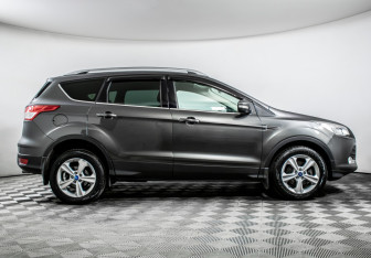 Подержанный автомобиль Ford Kuga 2016 года (4 фото)