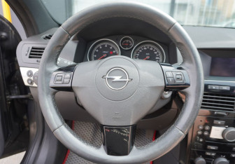 Подержанный автомобиль Opel Astra Hatchback 2010 года (12 фото)