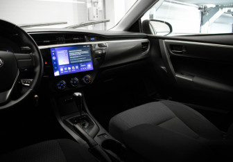 Подержанный автомобиль Toyota Corolla Sedan 2014 года (21 фото)