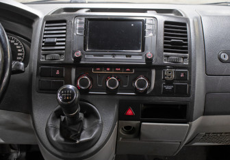 Подержанный автомобиль Volkswagen Caravelle 2012 года (16 фото)