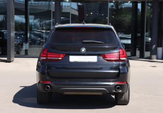 Подержанный автомобиль BMW X5 2017 года (6 фото)