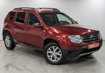 Подержанный автомобиль Renault Duster 2014 года (3 фото)