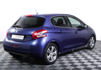 Подержанный автомобиль Peugeot 208 2013 года (5 фото)