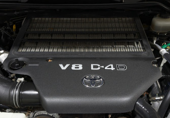 Подержанный автомобиль Toyota Land Cruiser Suv 2015 года (9 фото)