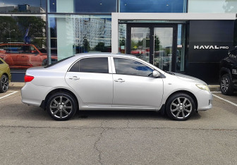 Подержанный автомобиль Toyota Corolla Sedan 2008 года (4 фото)