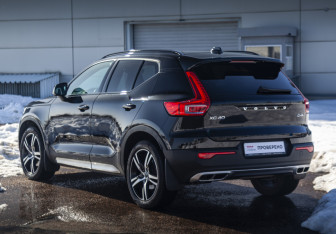 Подержанный автомобиль Volvo XC40 2019 года (8 фото)