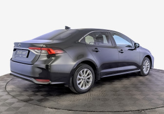 Подержанный автомобиль Toyota Corolla Sedan 2020 года (5 фото)