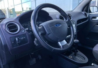 Подержанный автомобиль Ford Fusion 2008 года (3 фото)