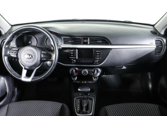 Подержанный автомобиль Kia Rio Hatchback 2019 года (13 фото)