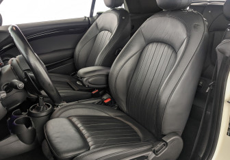 Подержанный автомобиль MINI Cabrio 2019 года (20 фото)