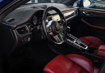 Подержанный автомобиль Porsche Macan 2015 года (14 фото)