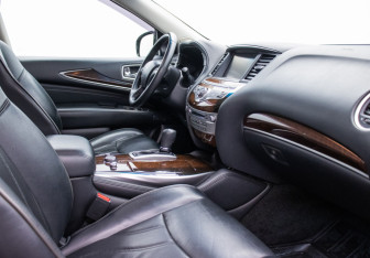 Подержанный автомобиль Infiniti JX 2013 года (9 фото)