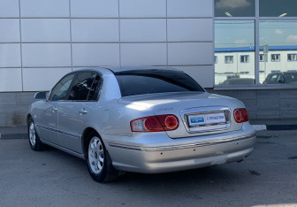 Подержанный автомобиль Kia Opirus 2003 года (8 фото)