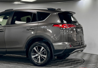 Подержанный автомобиль Toyota RAV4 2019 года (21 фото)