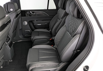 Подержанный автомобиль Hongqi E-HS9 2023 года (18 фото)