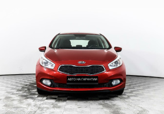 Подержанный автомобиль Kia Ceed Hatchback 2012 года (2 фото)