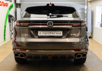 Подержанный автомобиль Changan UNI-K 2023 года (5 фото)