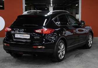 Подержанный автомобиль Infiniti QX50 2014 года (5 фото)