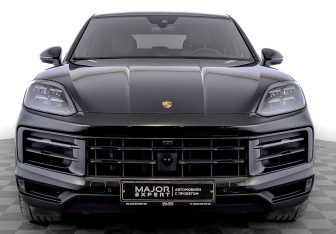 Подержанный автомобиль Porsche Cayenne 2023 года (2 фото)