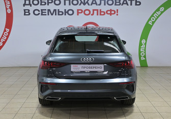 Подержанный автомобиль Audi A3 Sedan 2021 года (5 фото)