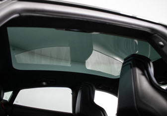 Подержанный автомобиль Porsche Taycan 2020 года (10 фото)