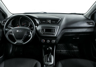 Подержанный автомобиль Kia Rio Sedan 2016 года (8 фото)