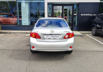 Подержанный автомобиль Toyota Corolla Sedan 2008 года (6 фото)
