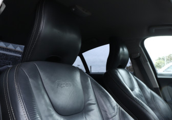 Подержанный автомобиль Volvo S60 2012 года (16 фото)