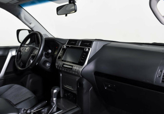 Подержанный автомобиль Toyota Land Cruiser Prado 2019 года (10 фото)