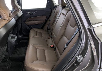 Подержанный автомобиль Volvo XC60 2023 года (18 фото)