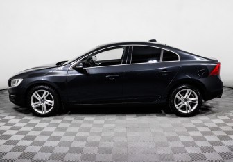 Подержанный автомобиль Volvo S60 2015 года (8 фото)