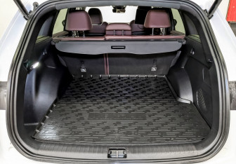 Подержанный автомобиль Geely Monjaro 2023 года (10 фото)