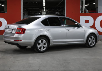 Подержанный автомобиль Skoda Octavia Liftback 2014 года (5 фото)