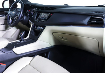 Подержанный автомобиль Cadillac XT5 2017 года (10 фото)