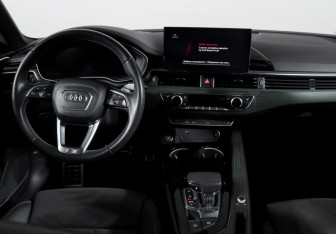 Подержанный автомобиль Audi A4 Sedan 2020 года (12 фото)