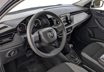 Подержанный автомобиль Skoda Rapid Liftback 2021 года (15 фото)