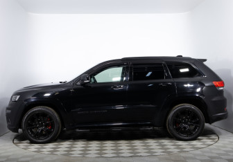 Подержанный автомобиль Jeep Grand Cherokee 2019 года (8 фото)