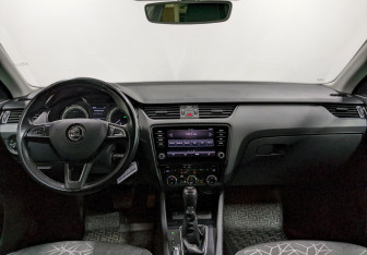 Подержанный автомобиль Skoda Octavia Liftback 2019 года (22 фото)