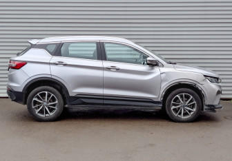 Подержанный автомобиль Geely Coolray 2022 года (4 фото)