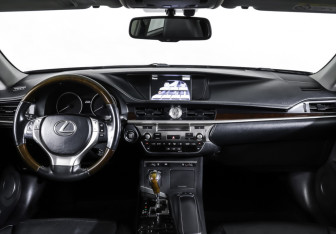 Подержанный автомобиль Lexus ES 2014 года (17 фото)