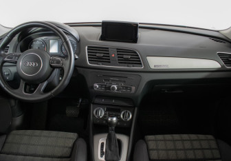 Подержанный автомобиль Audi Q3 2014 года (12 фото)