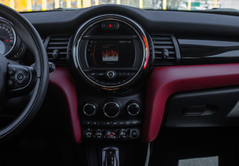 Подержанный автомобиль MINI Hatch 2018 года (9 фото)