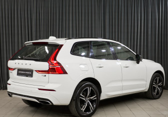 Подержанный автомобиль Volvo XC60 2020 года (7 фото)