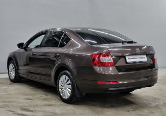 Подержанный автомобиль Skoda Octavia Liftback 2014 года (7 фото)