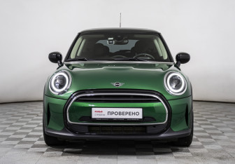 Подержанный автомобиль MINI Hatch 2021 года (2 фото)