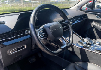 Подержанный автомобиль Omoda C5 2023 года (13 фото)