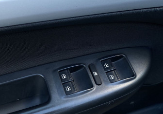 Подержанный автомобиль Skoda Octavia Liftback 2011 года (12 фото)